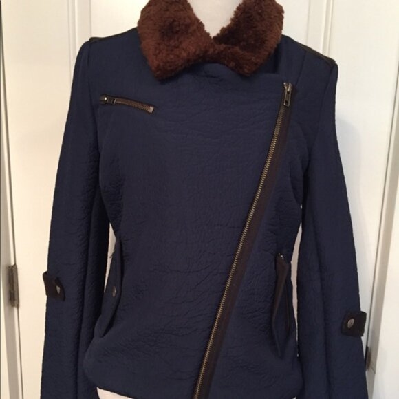 Barneys New York Jackets & Blazers - BARNEYS NY JACKET BLUE TEXTURED FAUX FUR LINED COLLAR POCKETS Size 4